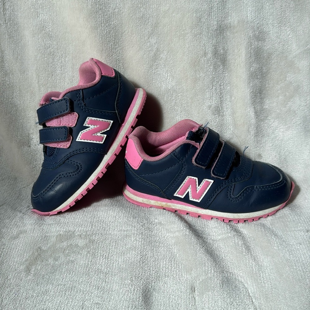 ✨ Toddler Girl New Balance Shoes - Size 7 (Navy & Pink) ✨